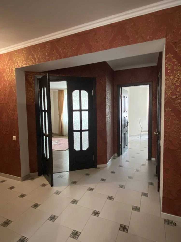Продажа 3-комнатной квартиры в районе 33