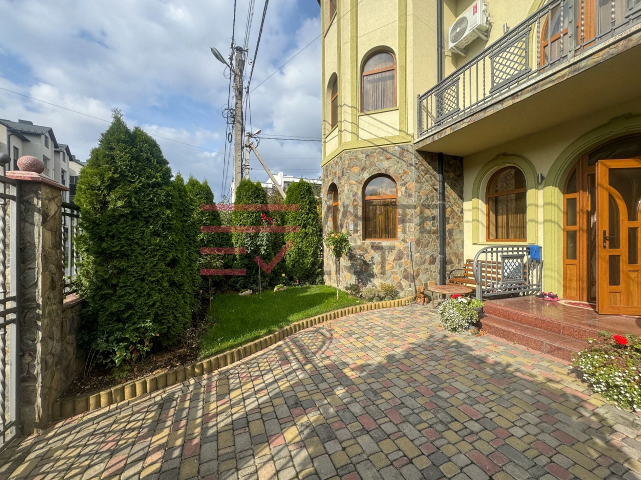 Продаж двоповерхового будинку з ремонтом, р-н вул. Південно-