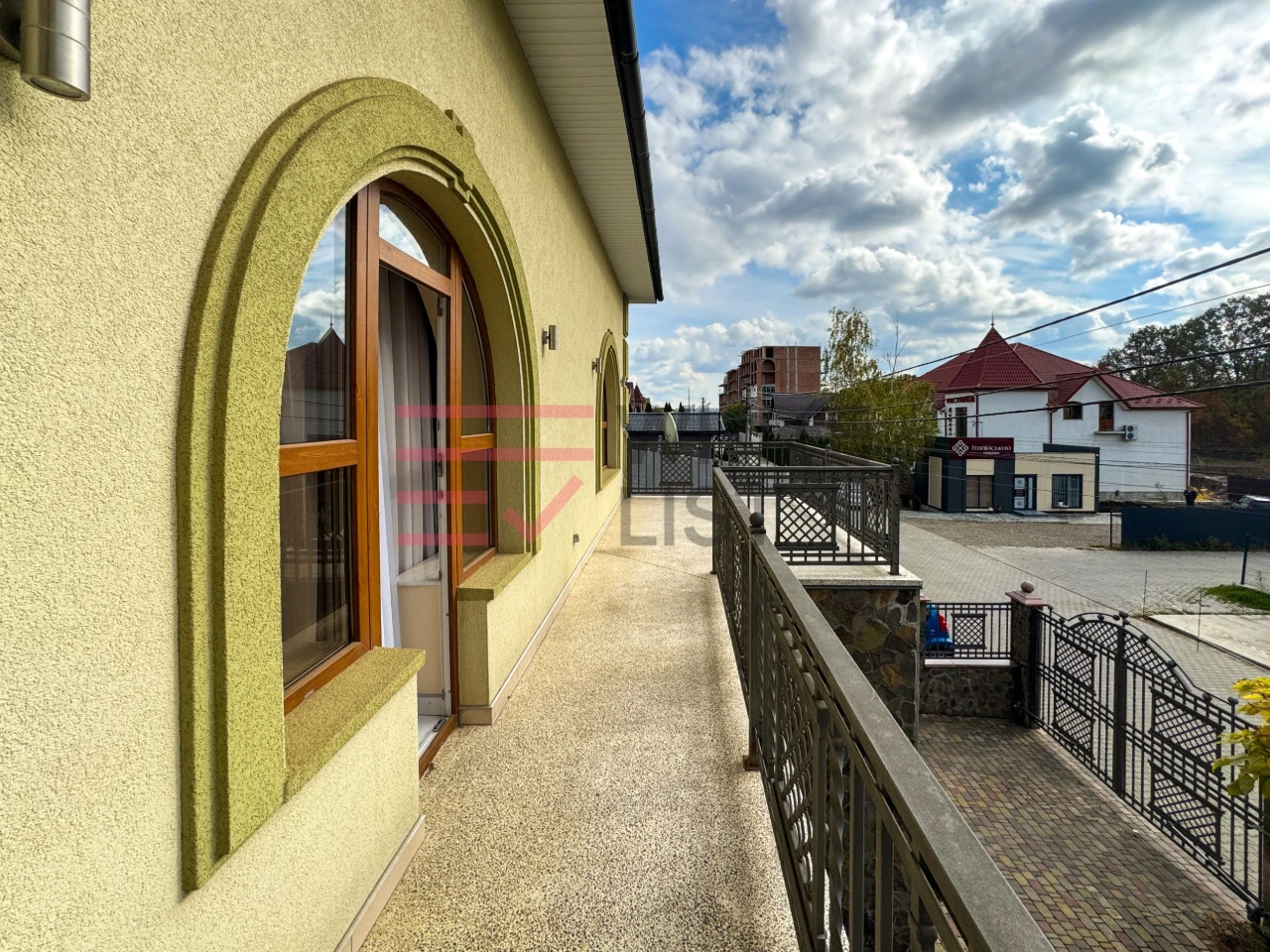Продаж двоповерхового будинку з ремонтом, р-н вул. Південно-