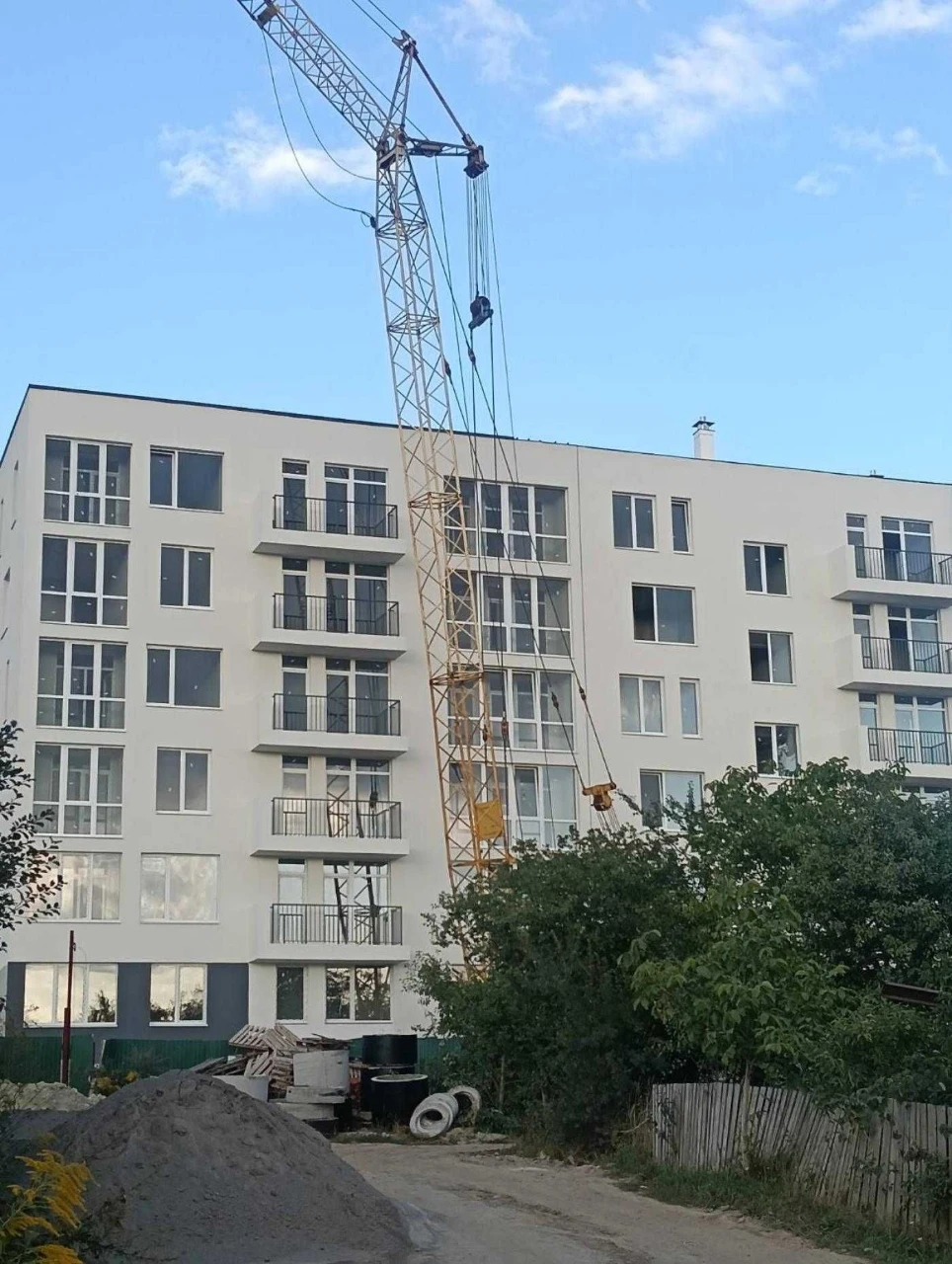 Sale of a 1-bedroom apartment in a new building, price lower than the developer's