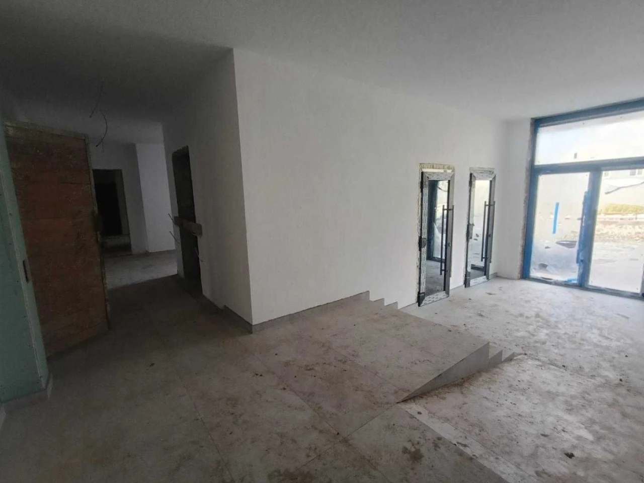 Sale of a 1-bedroom apartment in a new building, price lower than the developer's
