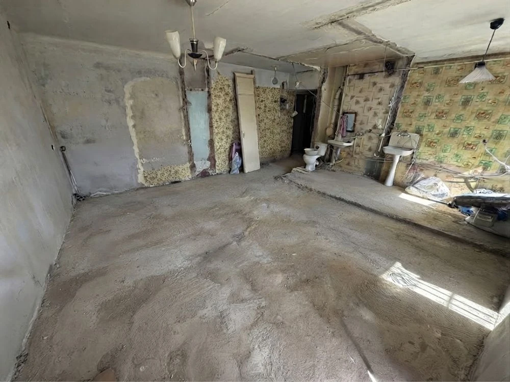 For Sale 1-bedroom apartment for renovation in Slobodzhansky