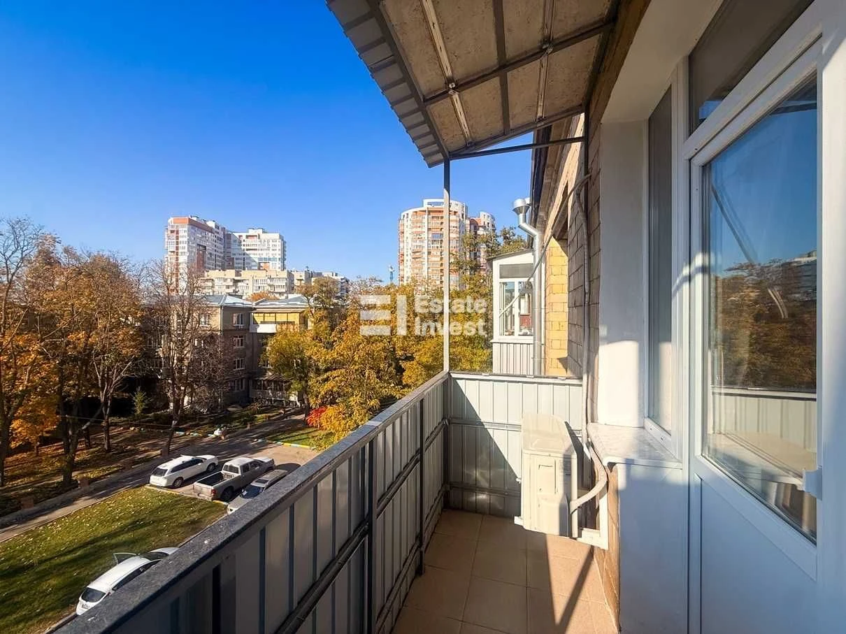 Продається 2-кімнатна квартира на вул. Данилевського, 8. Відновлено.
