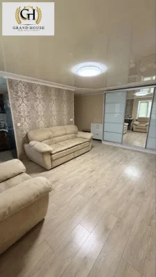 Продам трикімнатну квартиру з сучасним ремонтом. Шкільний.