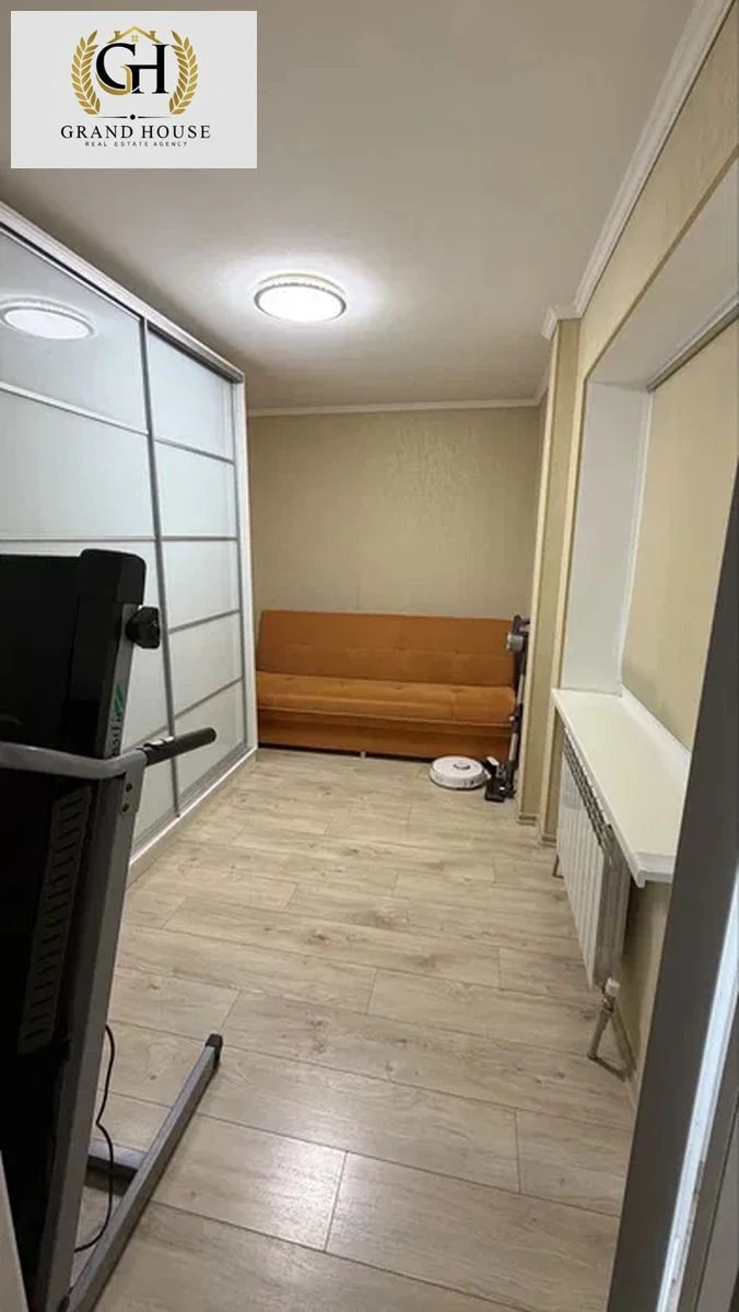 Продам трикімнатну квартиру з сучасним ремонтом. Шкільний.
