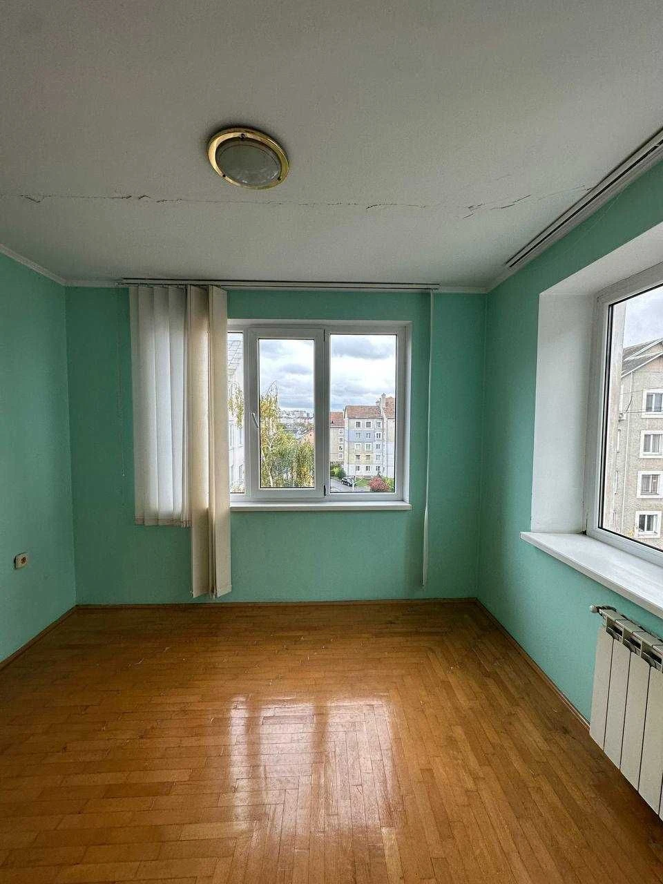 Large 4-bedroom apartment - Sections