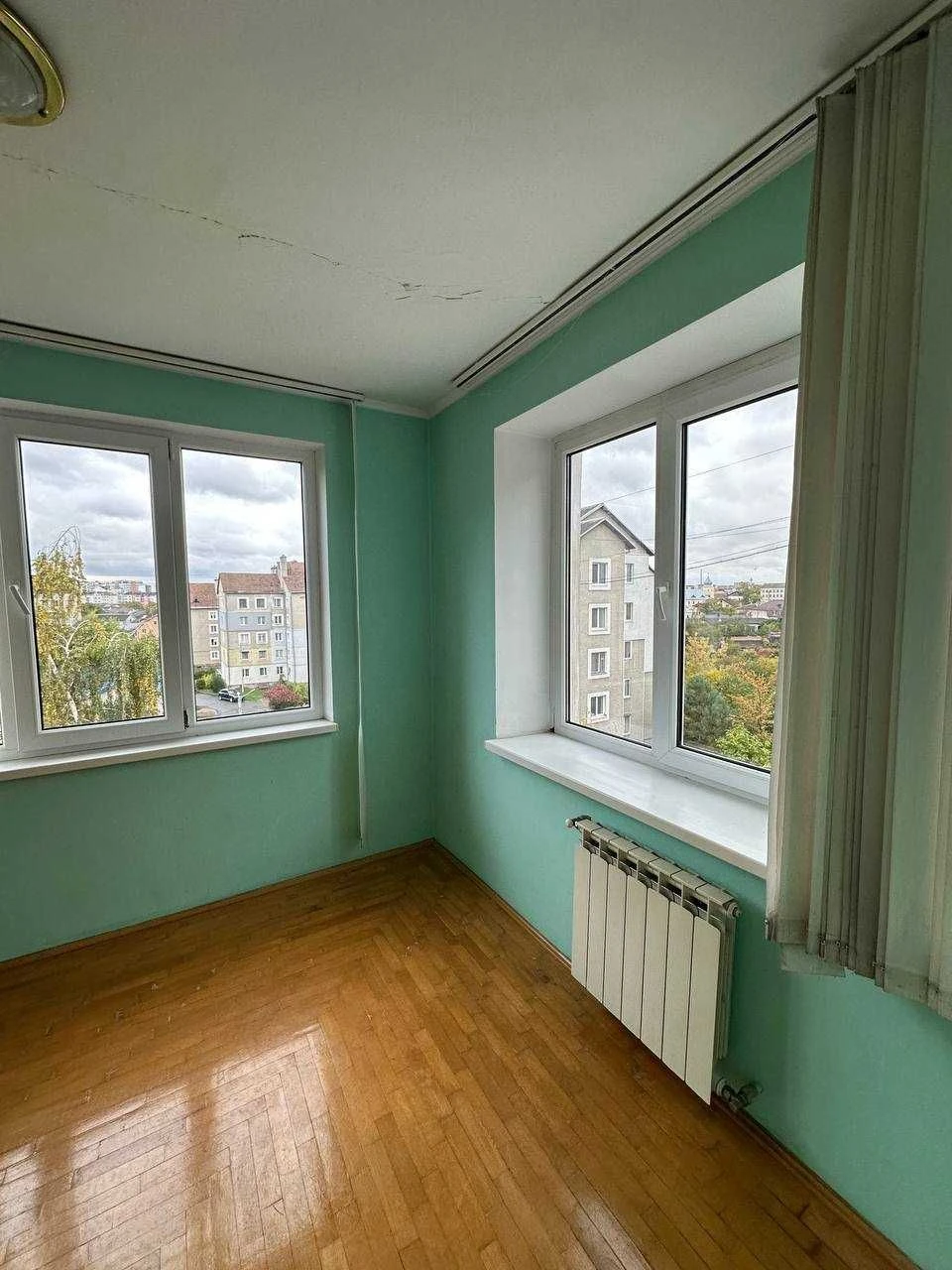 Large 4-bedroom apartment - Sections