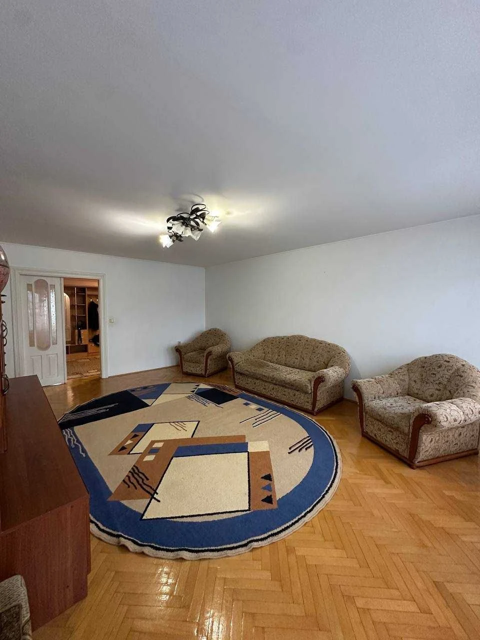 Large 4-bedroom apartment - Sections