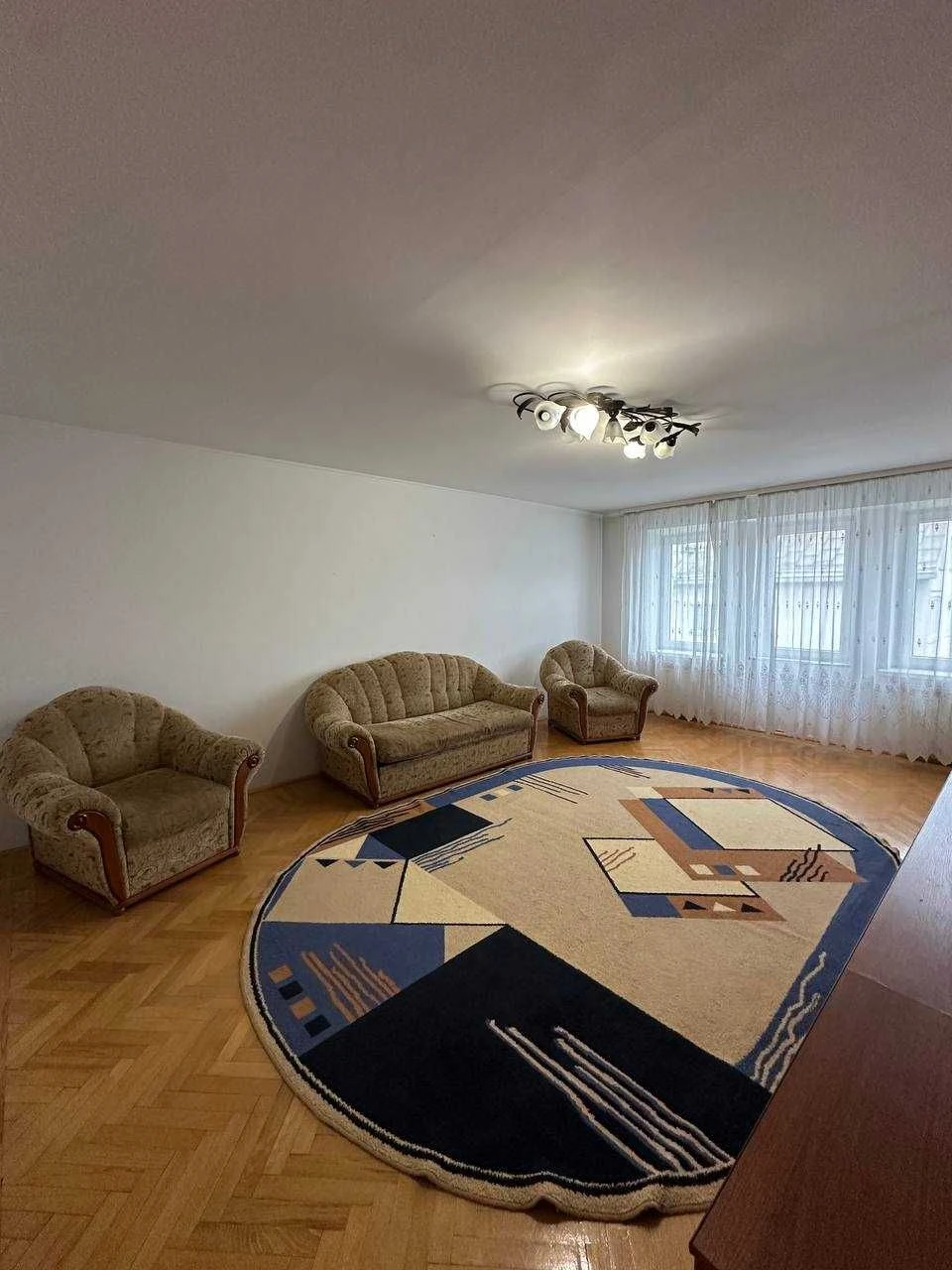 Large 4-bedroom apartment - Sections