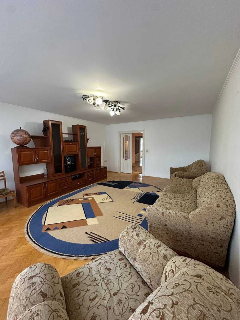 Large 4-bedroom apartment - Sections