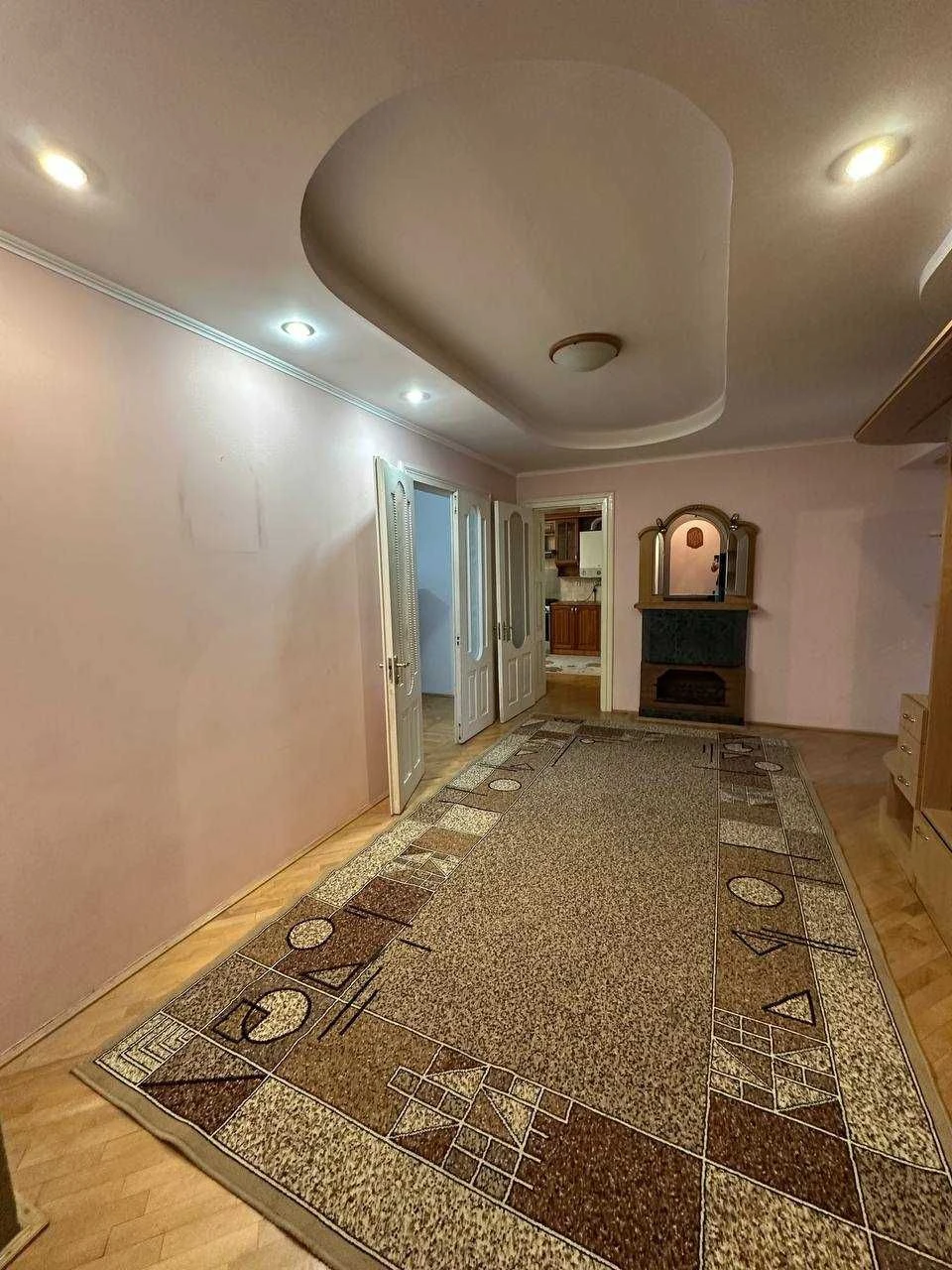Large 4-bedroom apartment - Sections