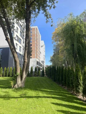 Продаж 2-кімнатної квартири з видом на озеро