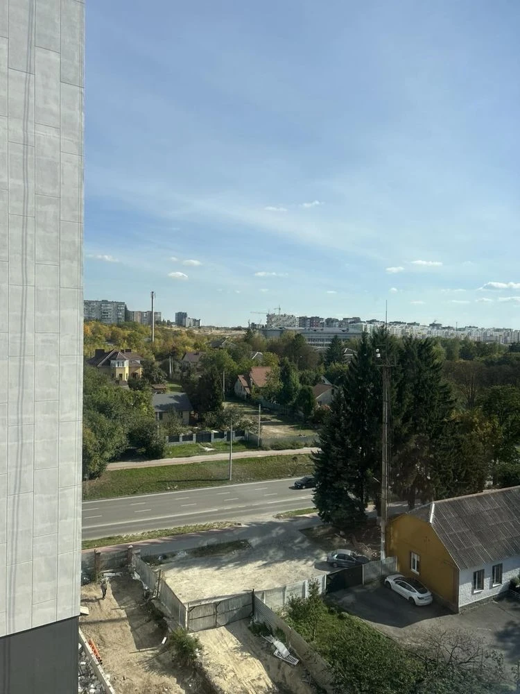 Продаж 2-кімнатної квартири з видом на озеро