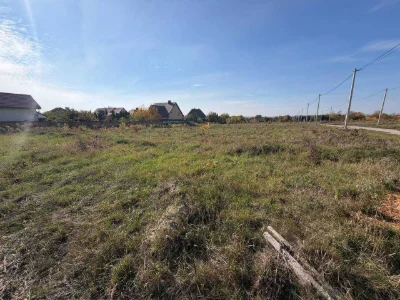 Продаж ділянки 7 соток в Щасливому | В ціні всі комунікації
