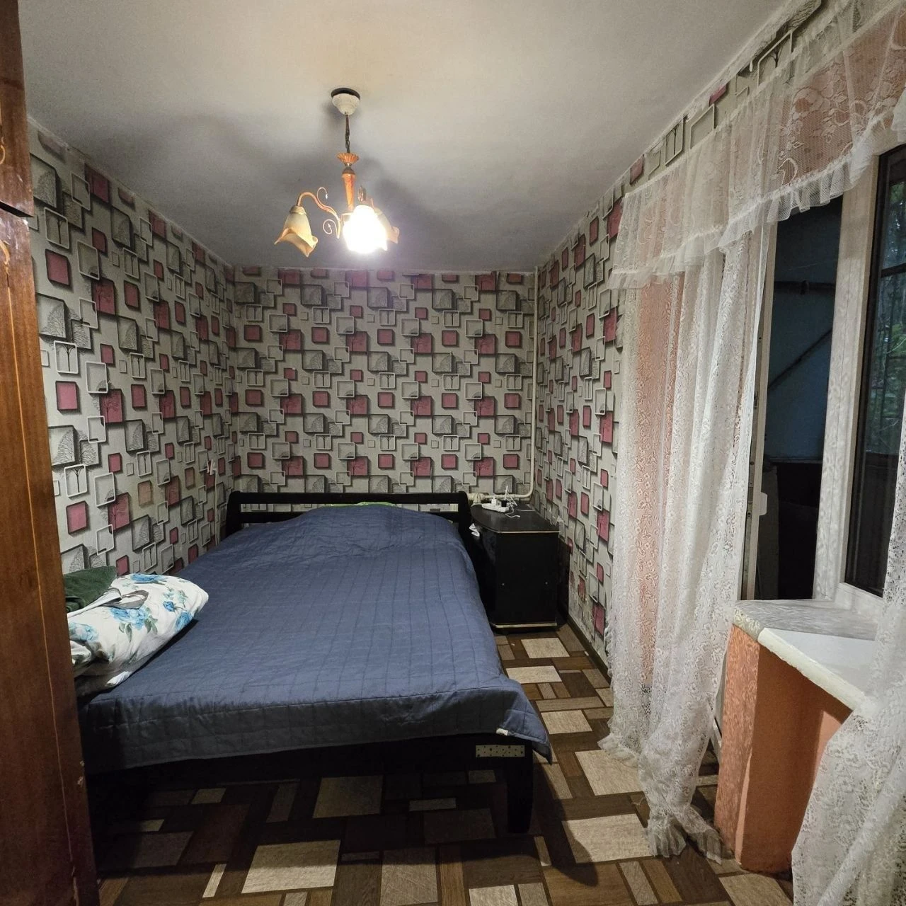 For Sale: 2-room apartment on Victory Square.