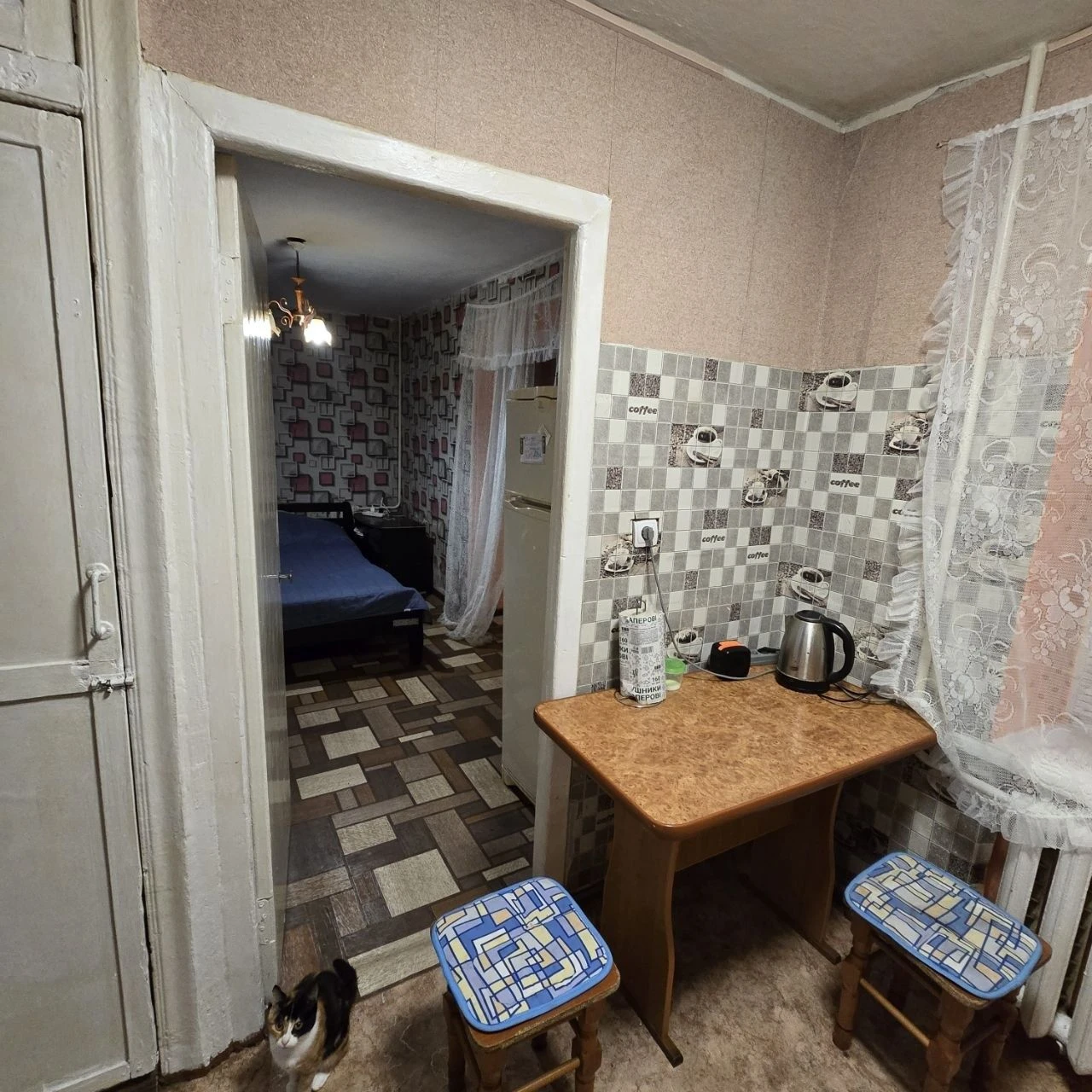 For Sale: 2-room apartment on Victory Square.