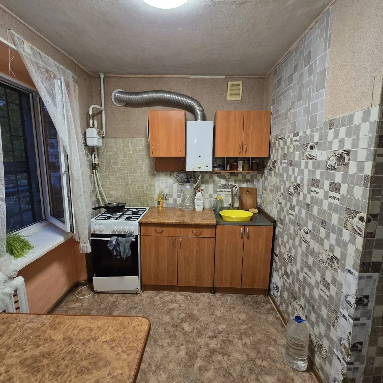 For Sale: 2-room apartment on Victory Square.
