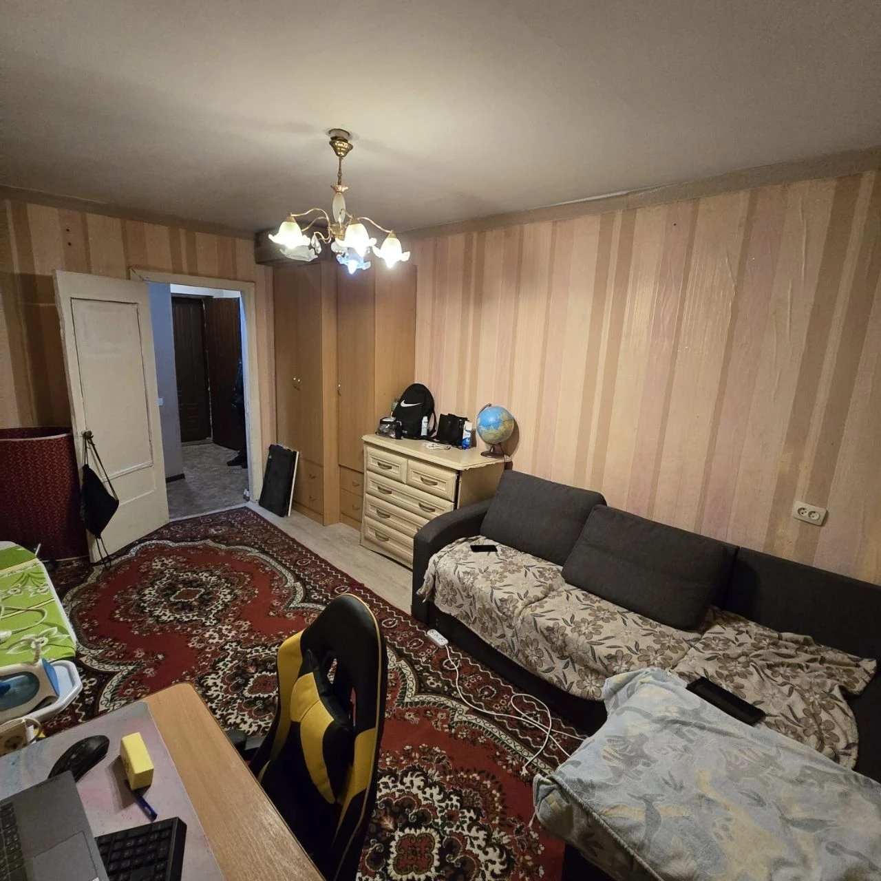For Sale: 2-room apartment on Victory Square.