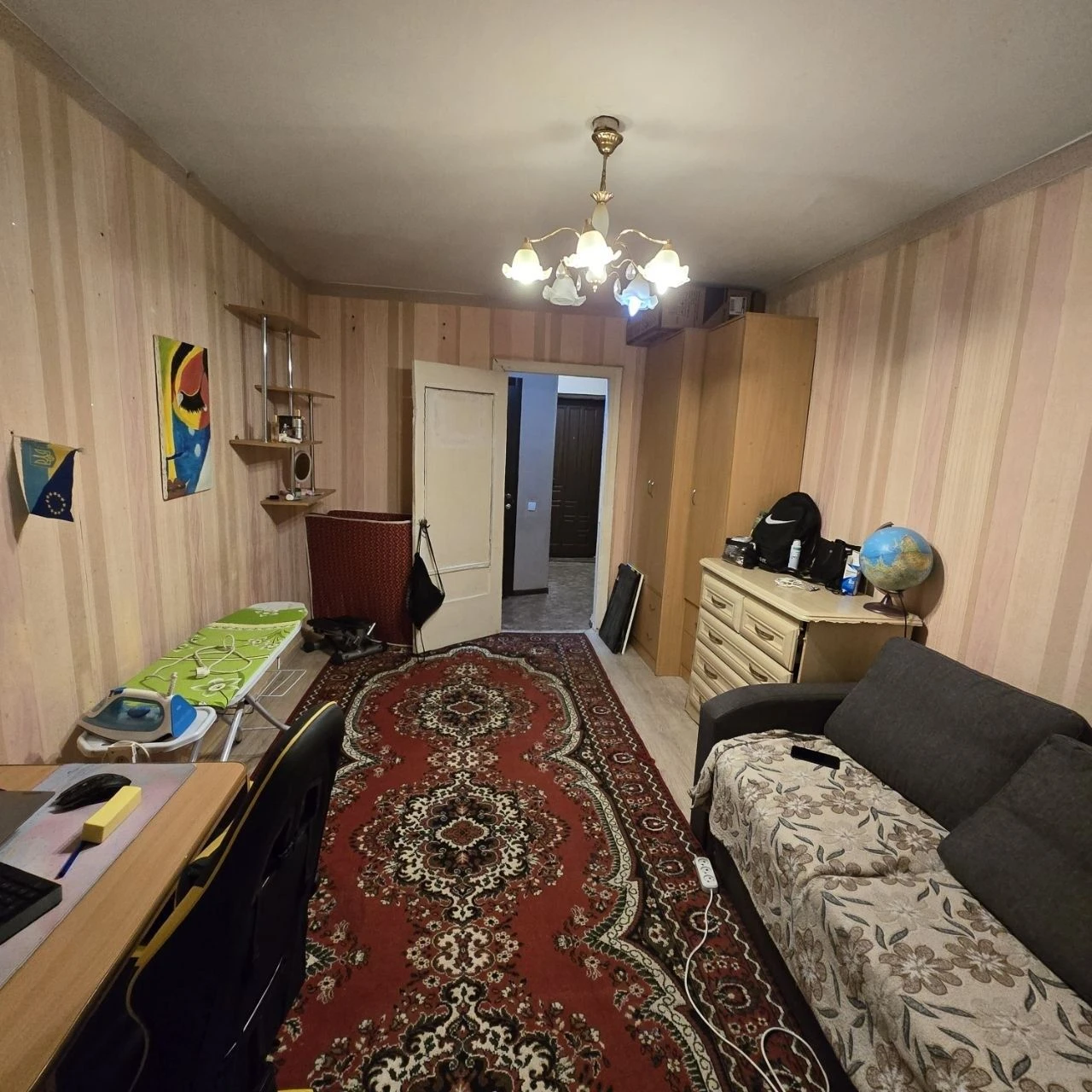For Sale: 2-room apartment on Victory Square.