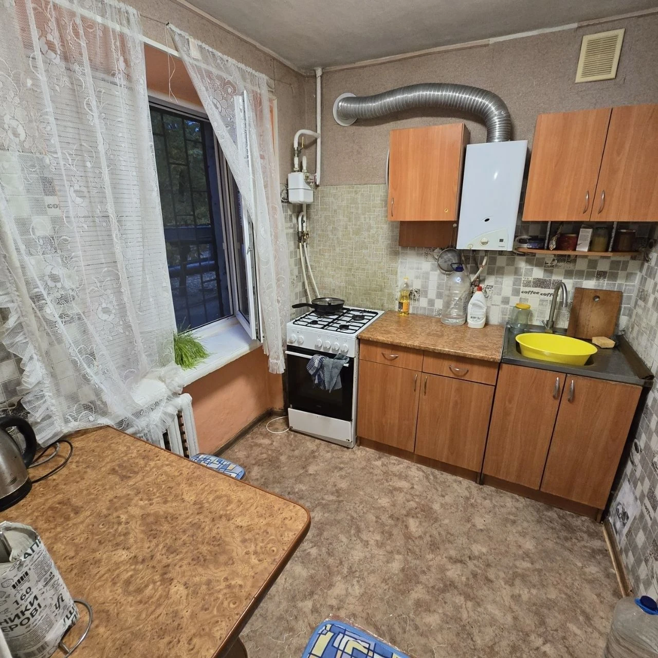 For Sale: 2-room apartment on Victory Square.