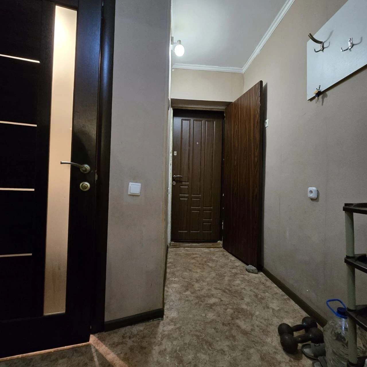 For Sale: 2-room apartment on Victory Square.
