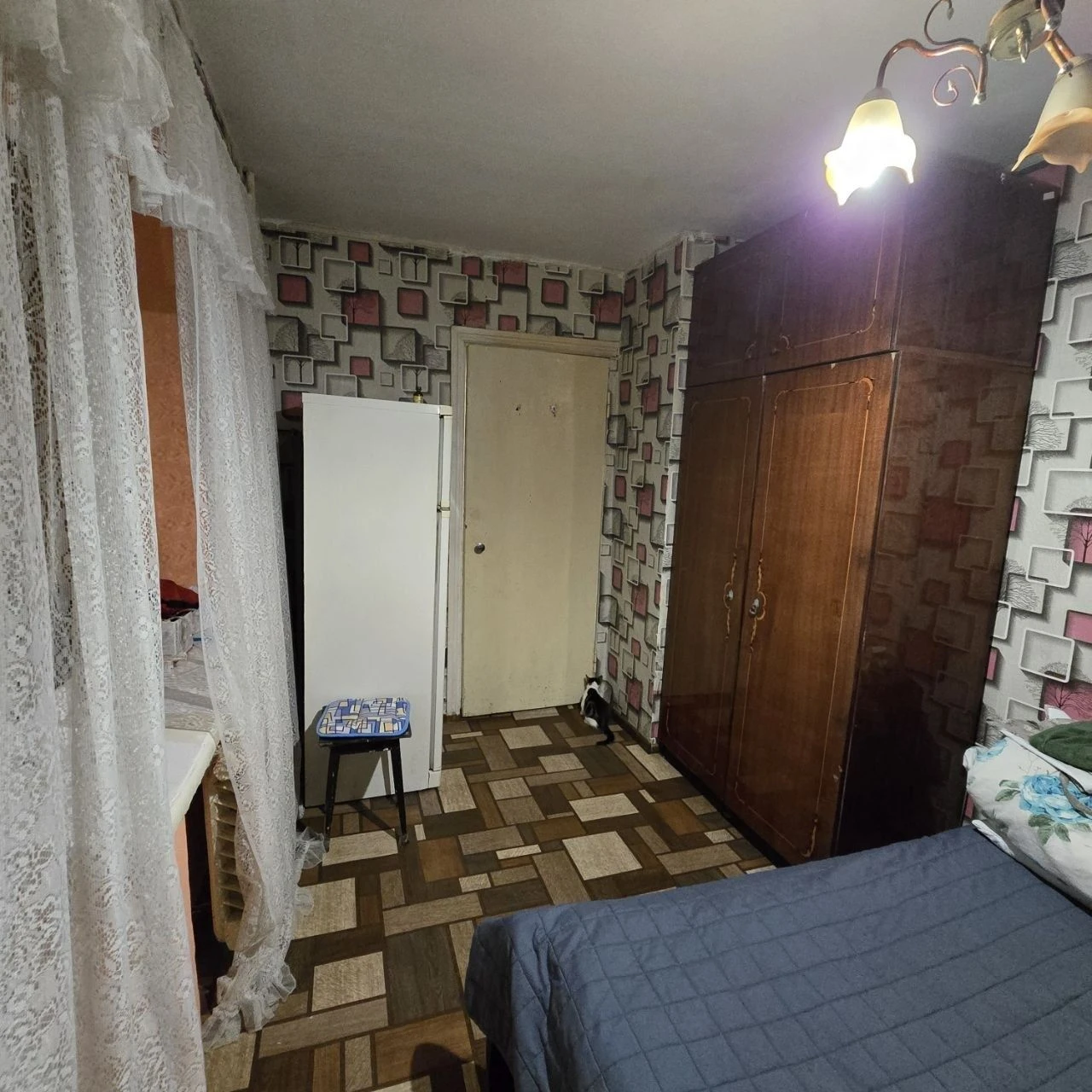 For Sale: 2-room apartment on Victory Square.