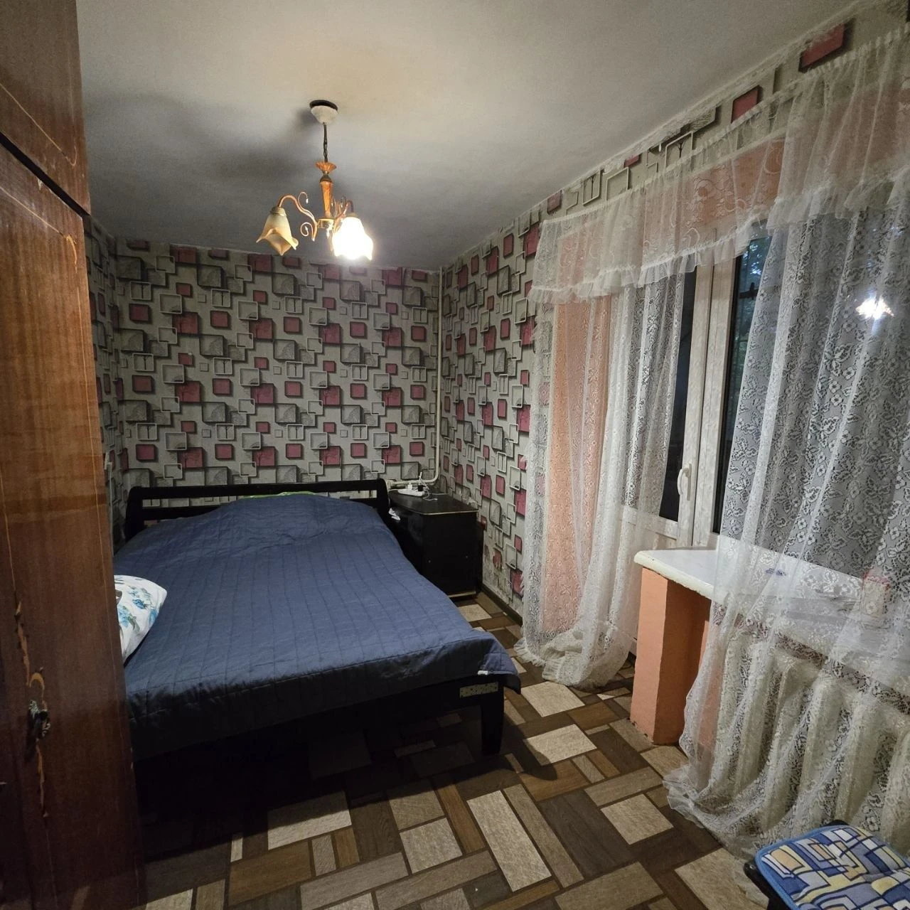 For Sale: 2-room apartment on Victory Square.