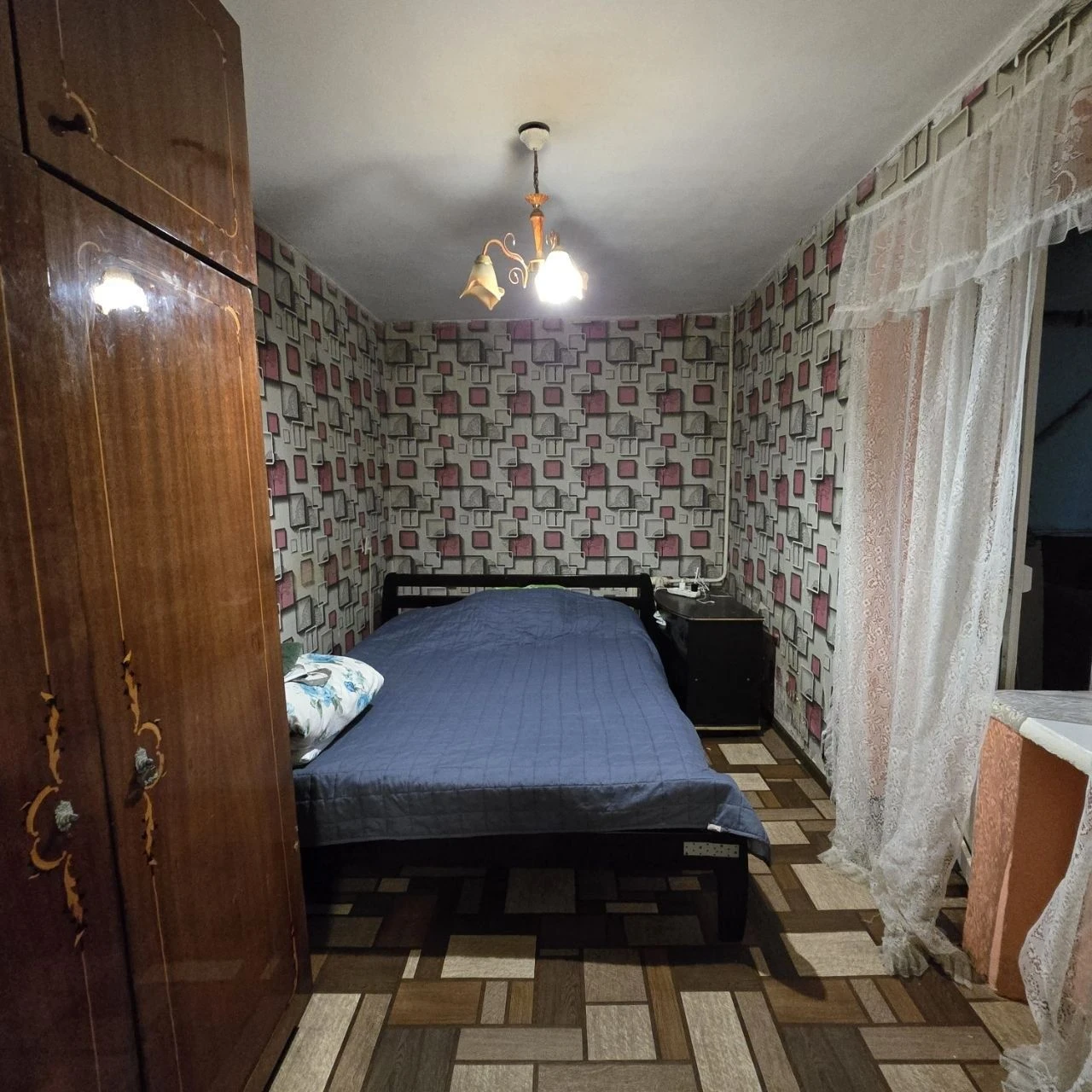 For Sale: 2-room apartment on Victory Square.