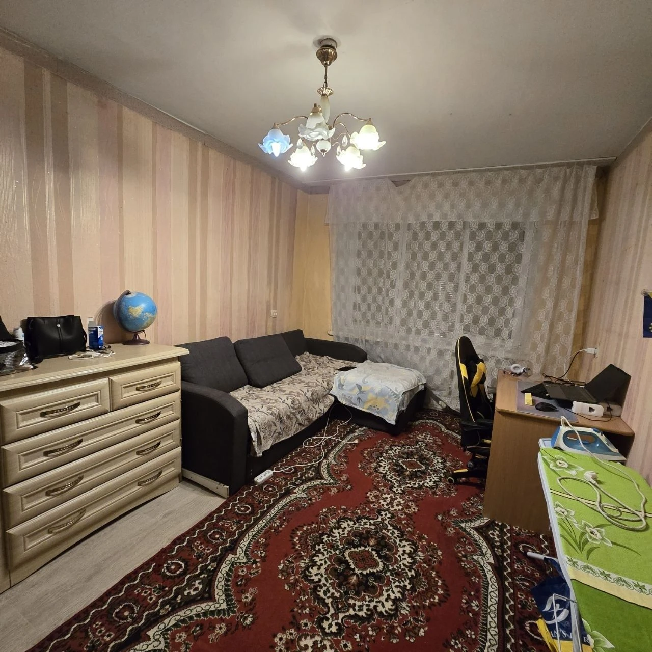 For Sale: 2-room apartment on Victory Square.