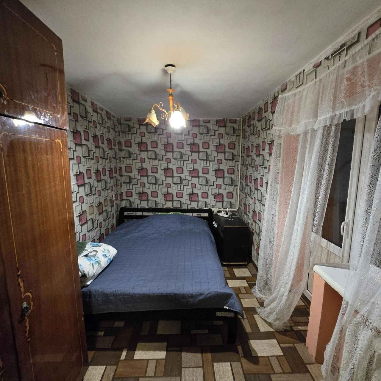 For Sale: 2-room apartment on Victory Square.
