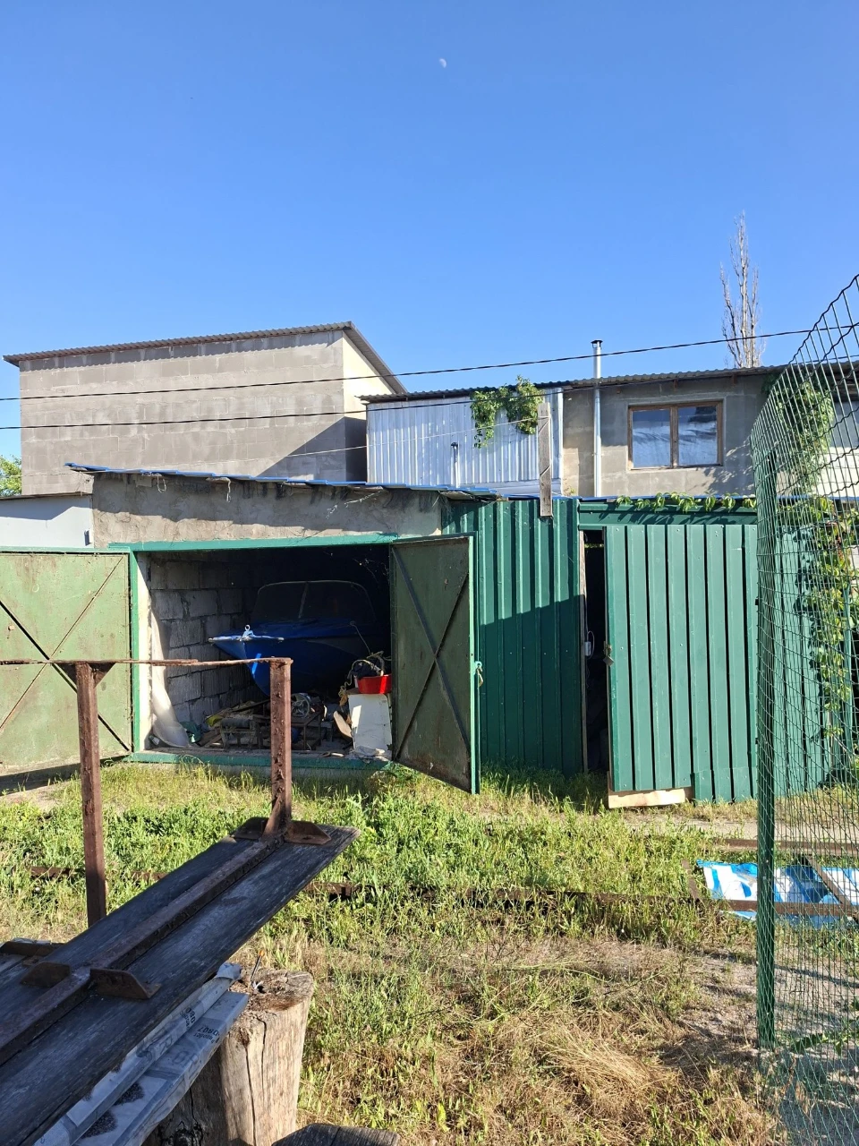 Продам  причал дом бокс под катер и  катер с мотором
