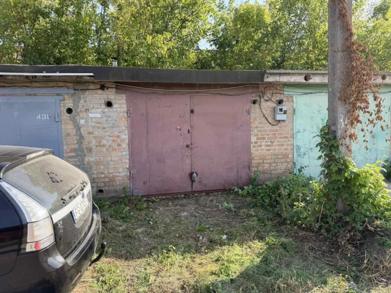 Гараж. У Кропивницькому
