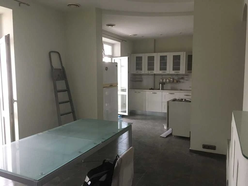 3-room apartment 193 sq.m, new building, center "Palats Ukraina", Ukraine