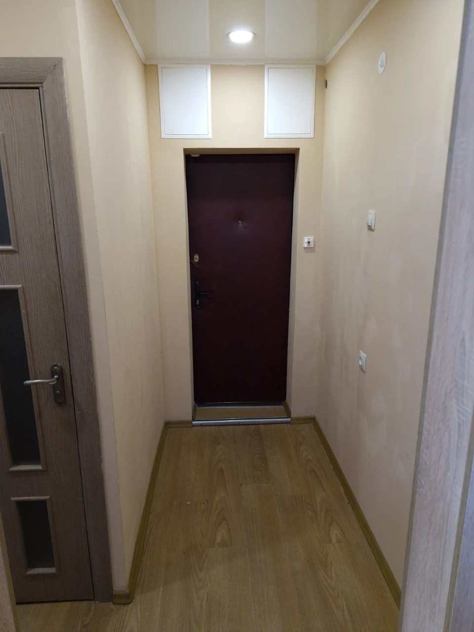 Продається двокімнатна квартира з паркомісцем на Кобзарській
