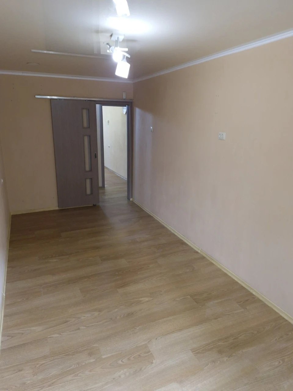 Продається двокімнатна квартира з паркомісцем на Кобзарській