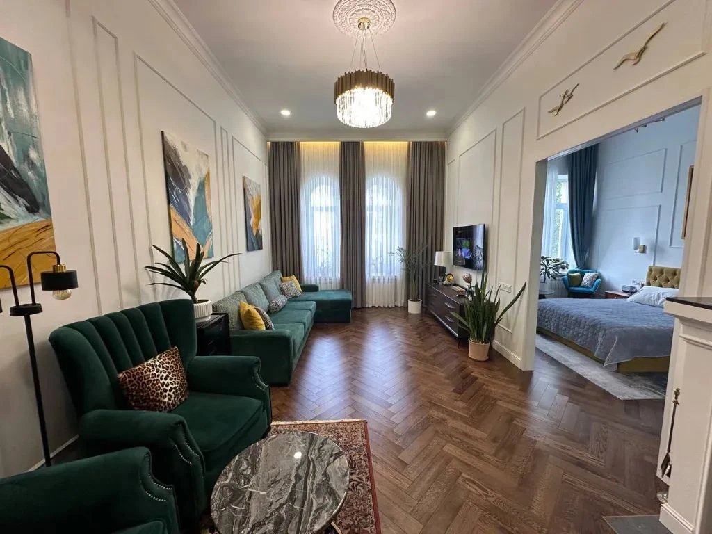 Продається 2-кімнатна квартира, Центр