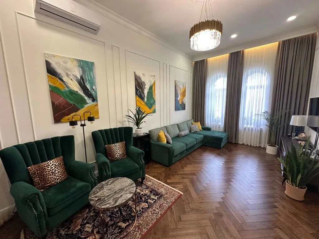 Продається 2-кімнатна квартира, Центр
