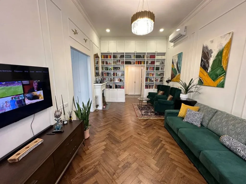 Продається 2-кімнатна квартира, Центр