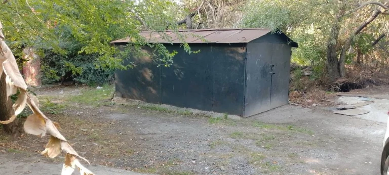 Garage in Шевchenkivskyi district