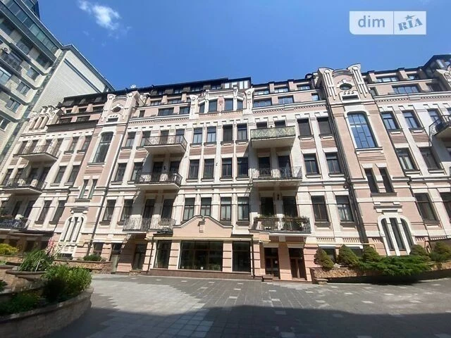 Sale of 8k apartment 328.5 sq. m on Velyka Zhytomyrska 20 street