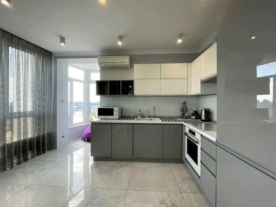 Apartment. Kyiv, Sobornosti Avenue