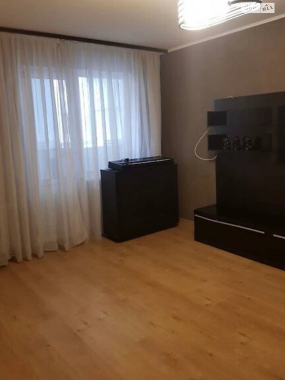 Long-Term Rental Apartment, Poczynki