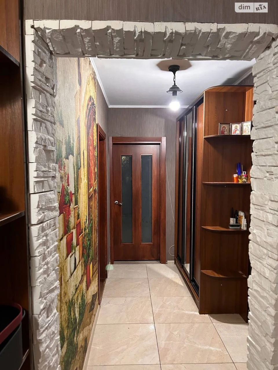 Long-Term Rental Apartment, Poczynki