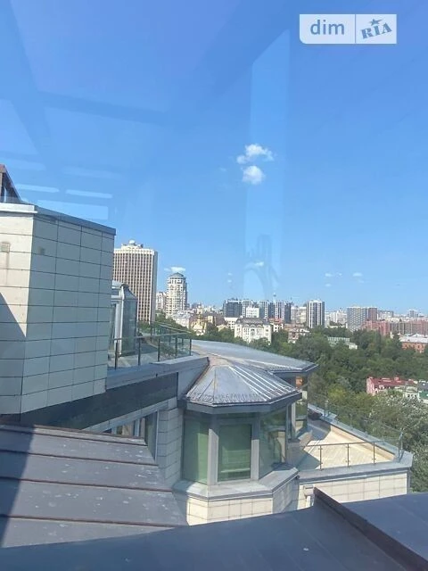 Sale of 8k apartment 328.5 sq. m on Velyka Zhytomyrska 20 street