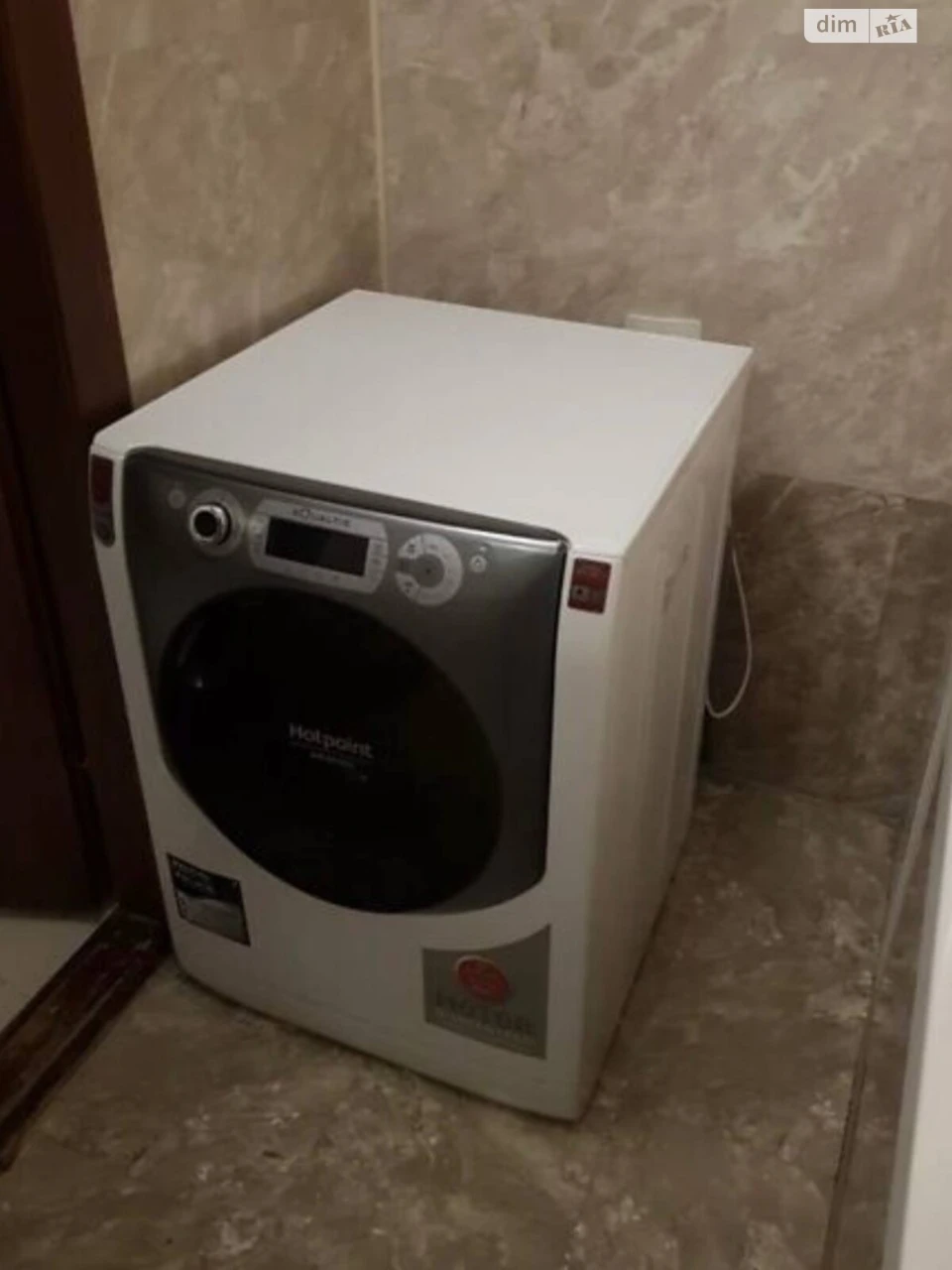 Long-Term Rental Apartment, Poczynki