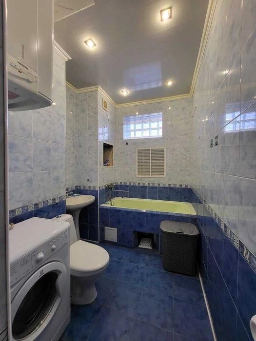 For sale: 3-room apartment 54 sq. m on Mikhail Komarov Street MV