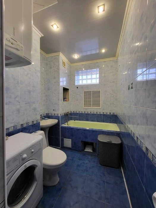 For sale: 3-room apartment 54 sq. m on Mikhail Komarov Street MV