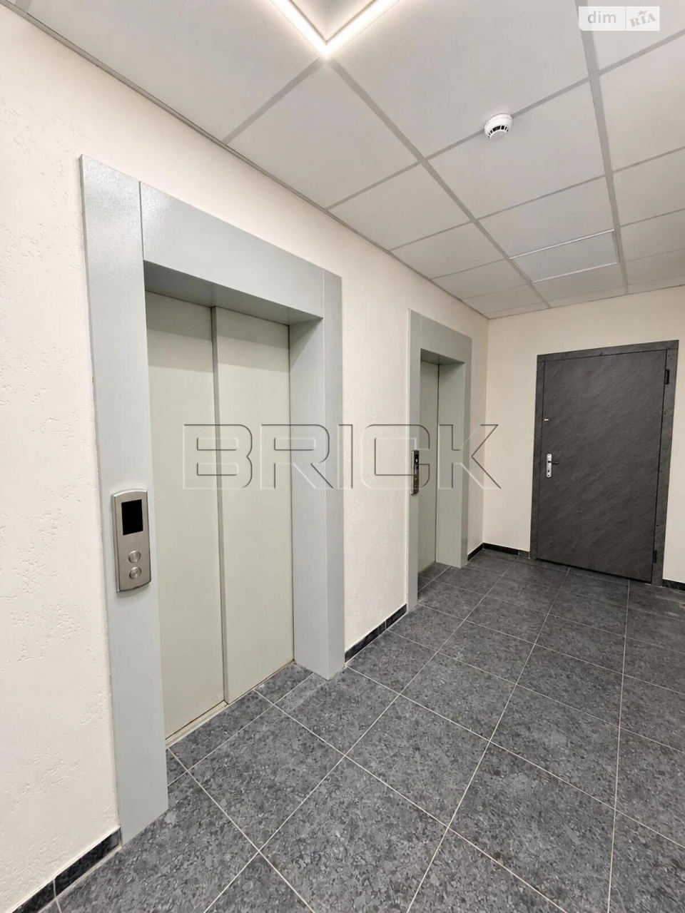 Sale of Apartment in Holosiiv