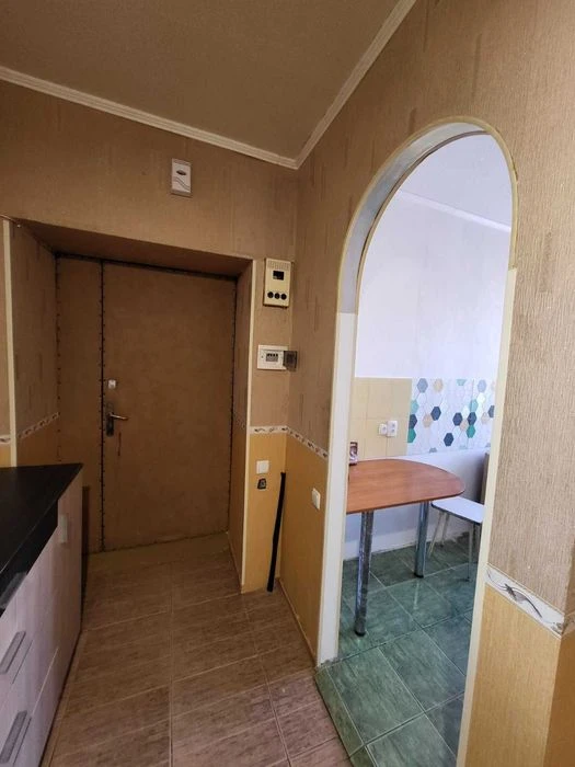 For sale: 3-room apartment 54 sq. m on Mikhail Komarov Street MV