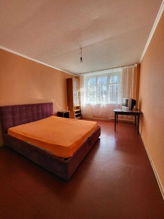 For sale: 3-room apartment 54 sq. m on Mikhail Komarov Street MV